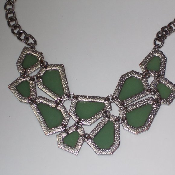 Beautiful mint green & silver tone statement fashion necklace for any occasion! - Picture 4 of 6